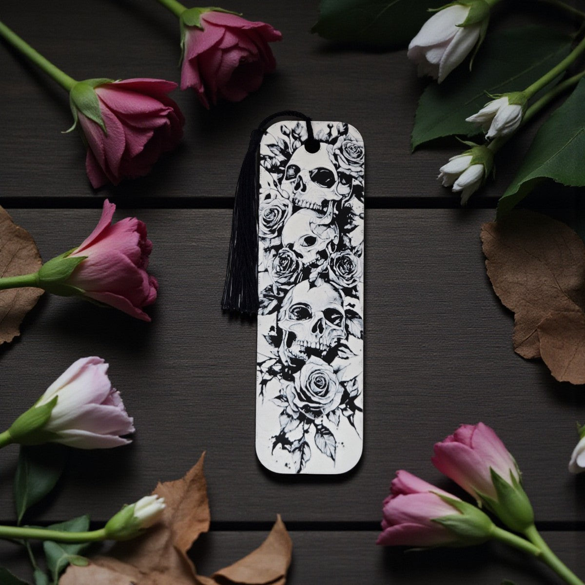 dolibarr:1526:BCL-AC-BMK-BWSR-Bookmark - Skull and Roses - B&WSQ-Photoroom.jpg:sha256=f82c52b0fe9a